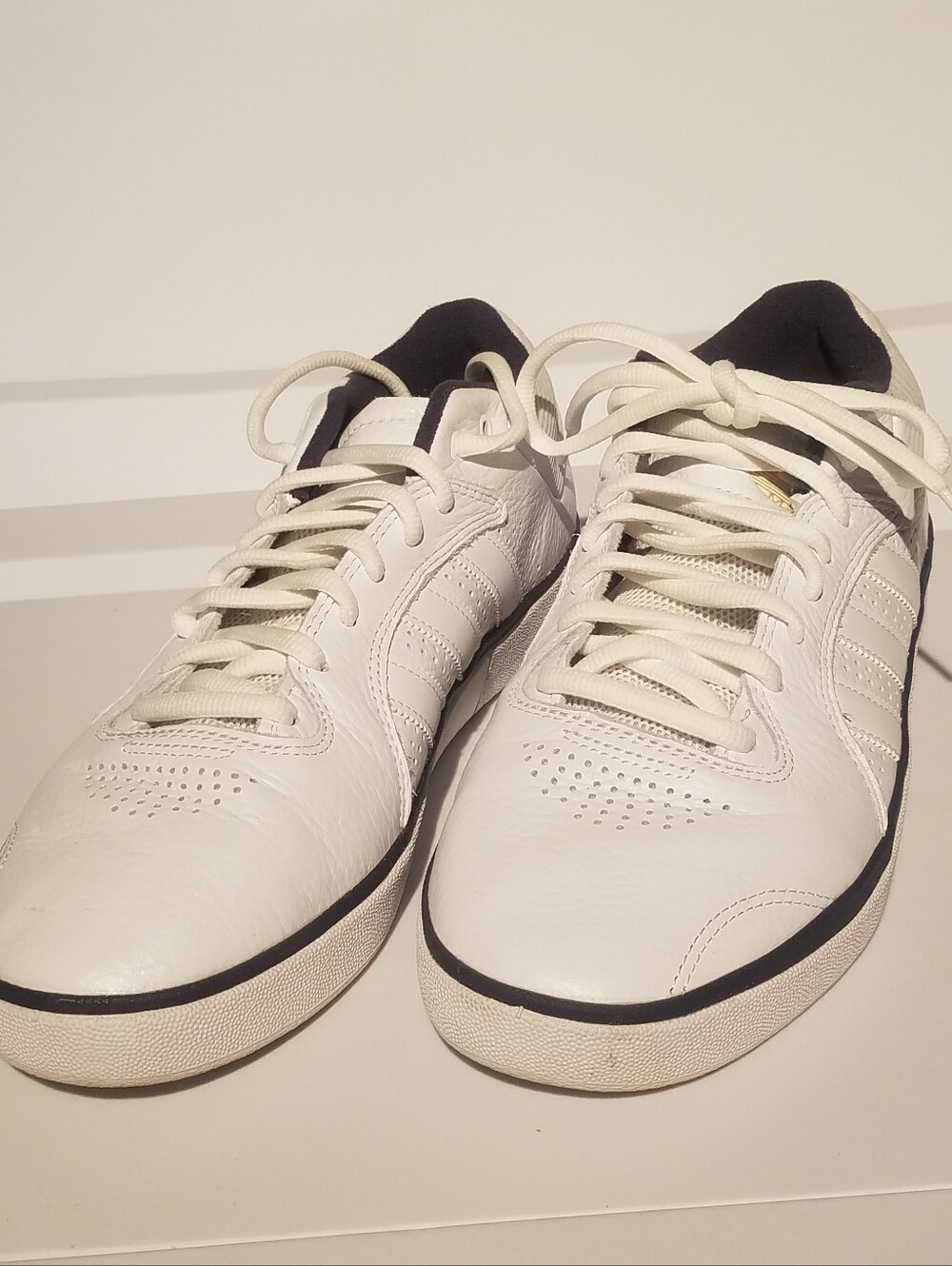 Men Adidas Tyshawn Mid Shoes Sneakers Size 12 White With Navy Blue Trim